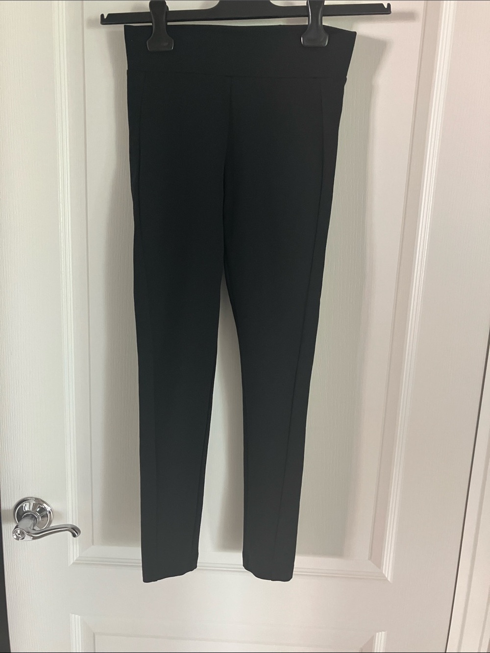 Ann Taylor Black Stretch Skinny Ponte Pants - Sleek Office-to-Evening Style